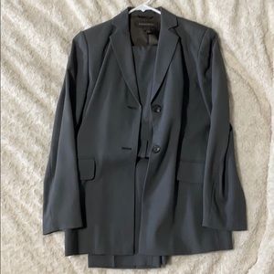 3 piece suit. Banana Republic. Size 0